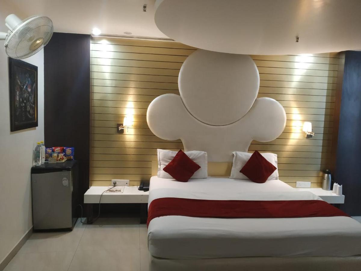 Hotel D'Grand Bareilly Dış mekan fotoğraf