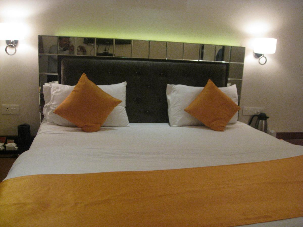 Hotel D'Grand Bareilly Dış mekan fotoğraf