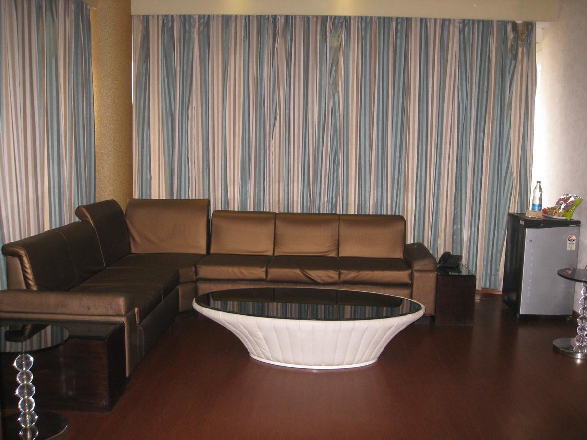 Hotel D'Grand Bareilly Dış mekan fotoğraf