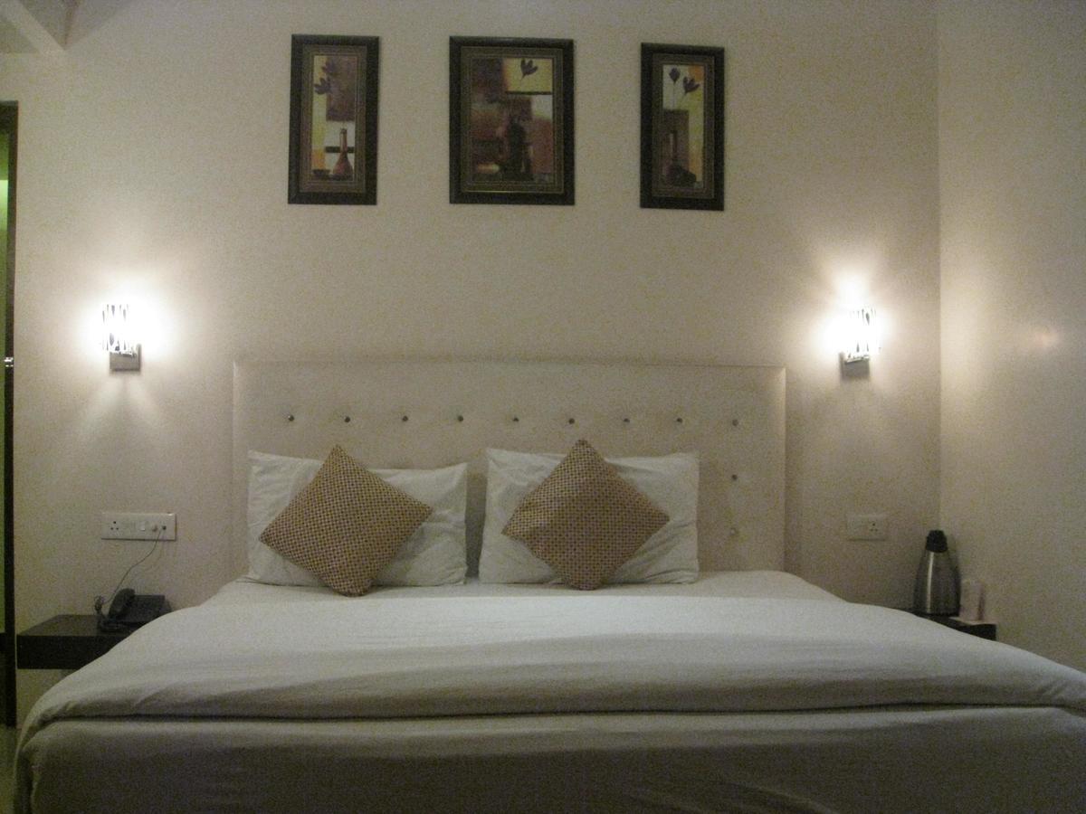 Hotel D'Grand Bareilly Dış mekan fotoğraf