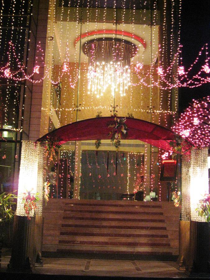 Hotel D'Grand Bareilly Dış mekan fotoğraf